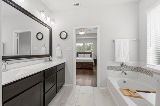 814 White Pine Haven Lane, Crosby, TX 77532