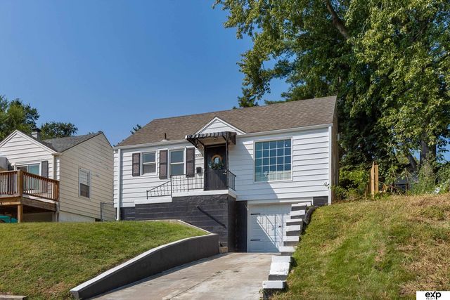 2208 N 60th Street, Omaha, NE 68104