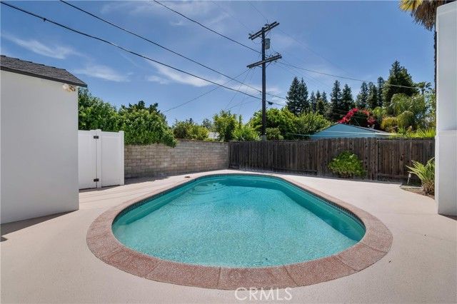18234 Sugarman Street, Tarzana (los Angeles), CA 91356