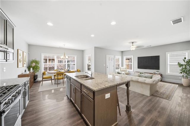 1763 Stone Hedge NW Drive, Atlanta, GA 30318