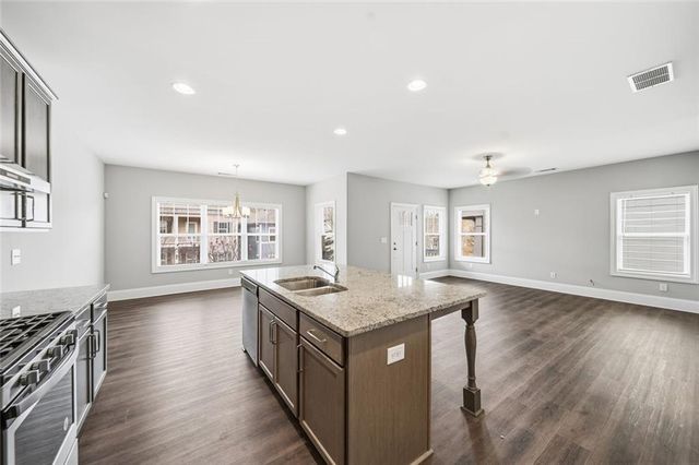 1763 Stone Hedge NW Drive, Atlanta, GA 30318