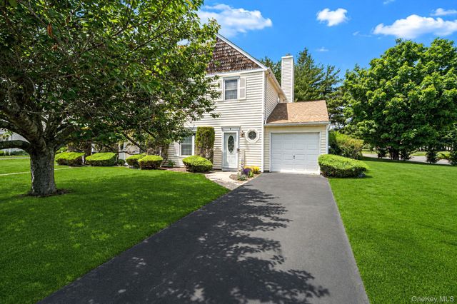 1 Thrush Path, Coram, NY 11727