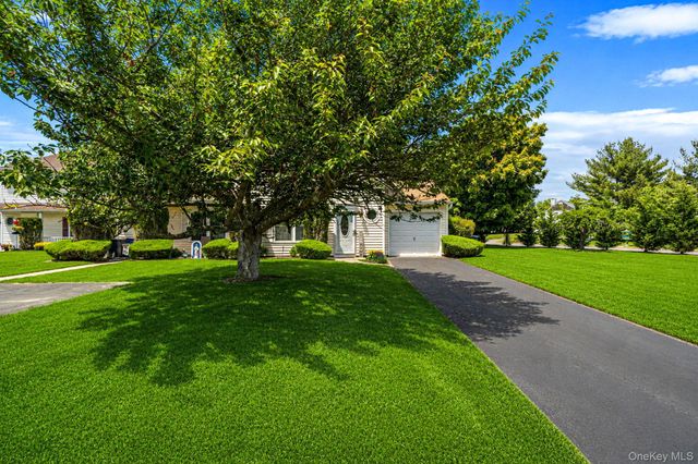 1 Thrush Path, Coram, NY 11727