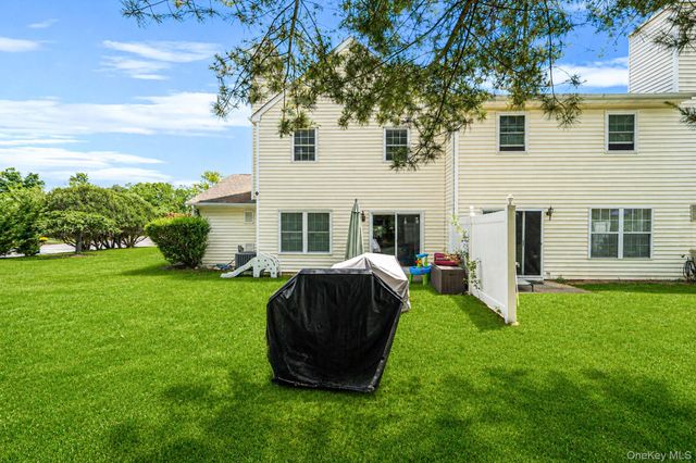 1 Thrush Path, Coram, NY 11727