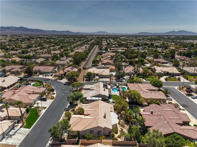 7411 Bridlehorne Avenue, Las Vegas, NV 89131