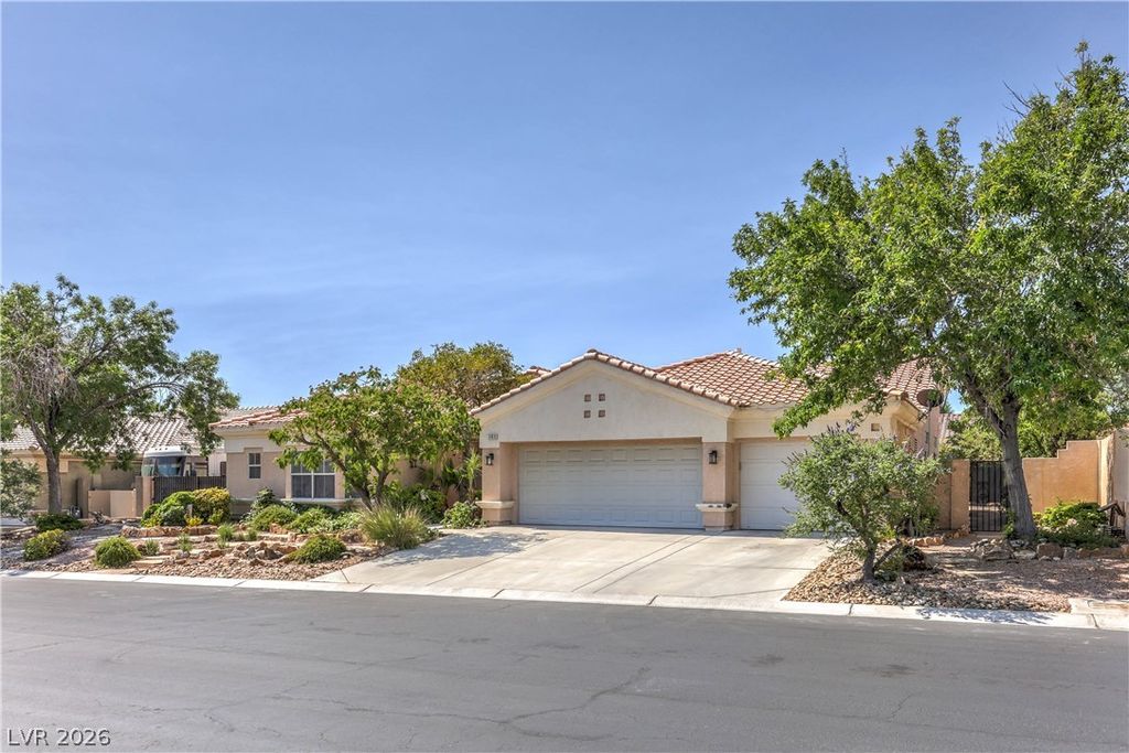 7411 Bridlehorne Avenue, Las Vegas, NV 89131 — photo 2