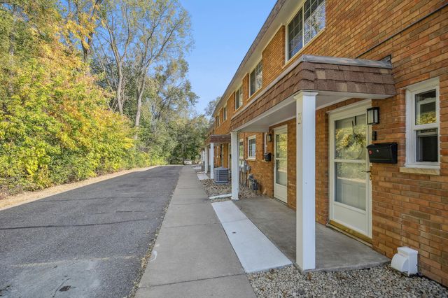 1860 Mcmenemy Street E, Maplewood, MN 55117