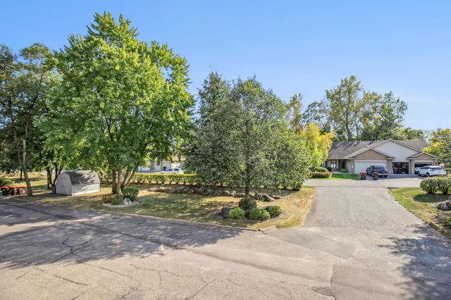 1860 Mcmenemy Street E, Maplewood, MN 55117