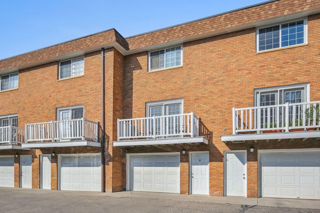 1860 Mcmenemy Street E, Maplewood, MN 55117