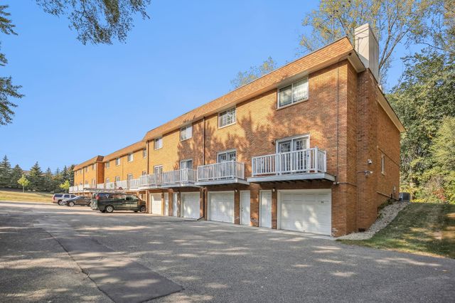 1860 Mcmenemy Street E, Maplewood, MN 55117