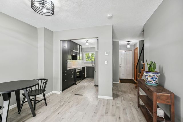 1860 Mcmenemy Street E, Maplewood, MN 55117