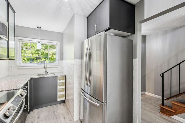 1860 Mcmenemy Street E, Maplewood, MN 55117