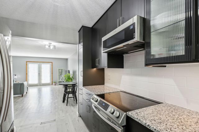 1860 Mcmenemy Street E, Maplewood, MN 55117