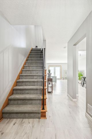 1860 Mcmenemy Street E, Maplewood, MN 55117