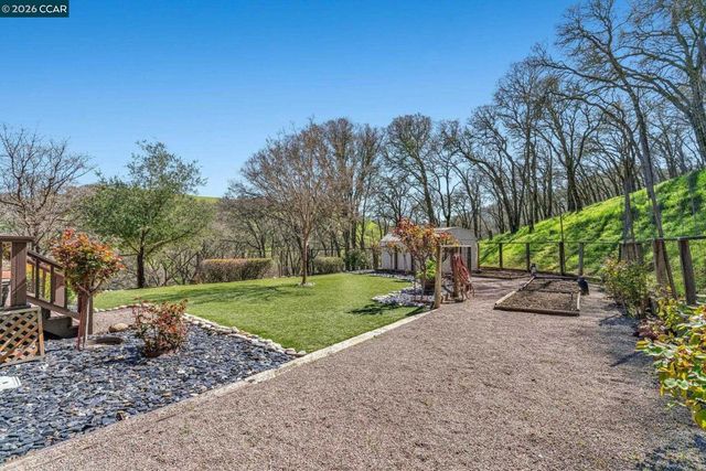 2000 Curry Canyon Rd, Clayton, CA 94517