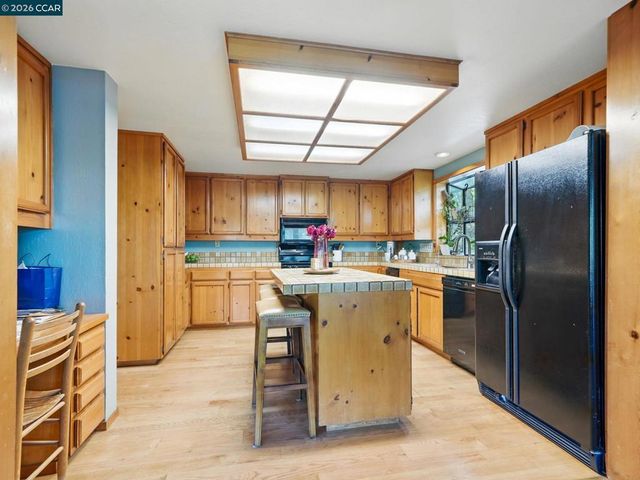 2000 Curry Canyon Rd, Clayton, CA 94517