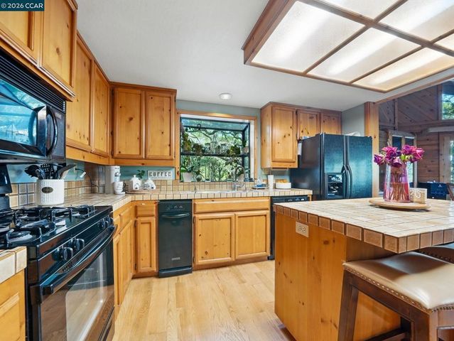 2000 Curry Canyon Rd, Clayton, CA 94517