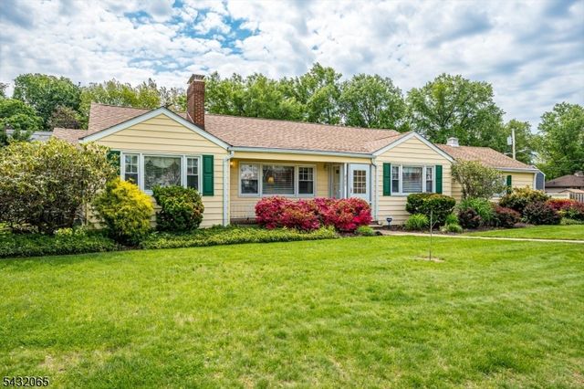 866 Crescent Dr, Rahway City, NJ 07065