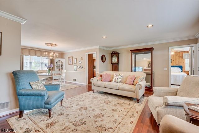 866 Crescent Dr, Rahway City, NJ 07065