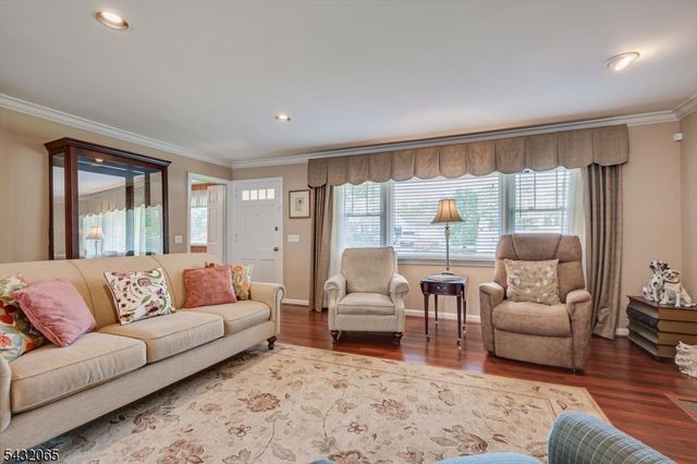 866 Crescent Dr, Rahway City, NJ 07065