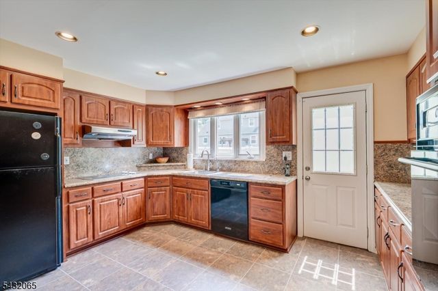 866 Crescent Dr, Rahway City, NJ 07065