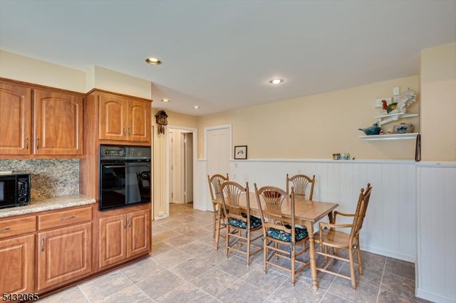 866 Crescent Dr, Rahway City, NJ 07065