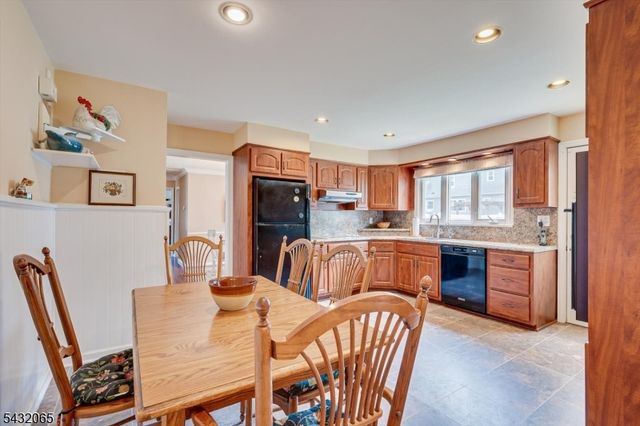 866 Crescent Dr, Rahway City, NJ 07065