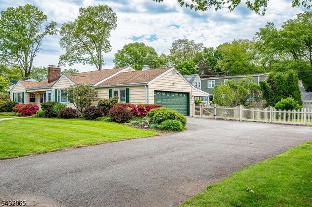 866 Crescent Dr, Rahway City, NJ 07065