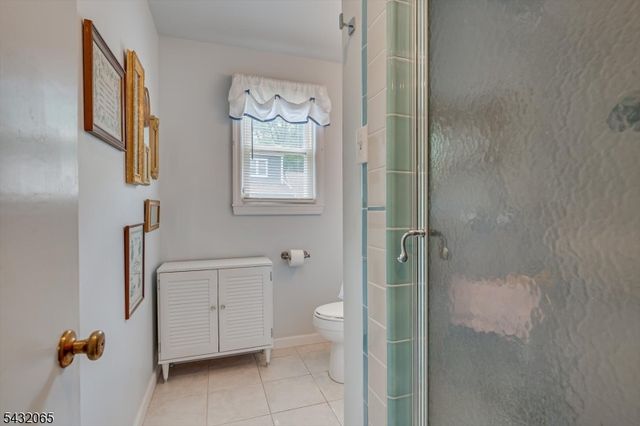866 Crescent Dr, Rahway City, NJ 07065