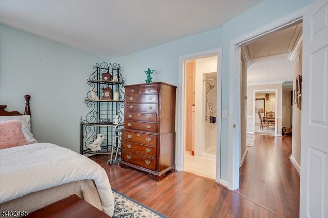 866 Crescent Dr, Rahway City, NJ 07065