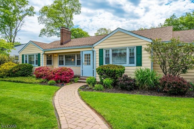 866 Crescent Dr, Rahway City, NJ 07065