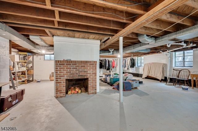 866 Crescent Dr, Rahway City, NJ 07065