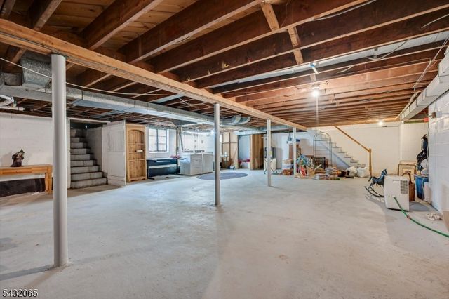 866 Crescent Dr, Rahway City, NJ 07065