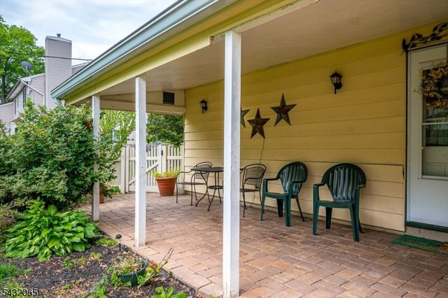866 Crescent Dr, Rahway City, NJ 07065