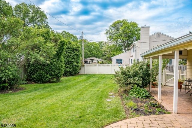 866 Crescent Dr, Rahway City, NJ 07065