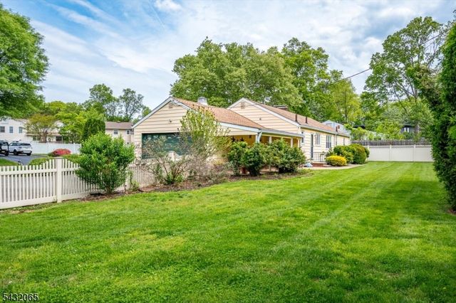 866 Crescent Dr, Rahway City, NJ 07065