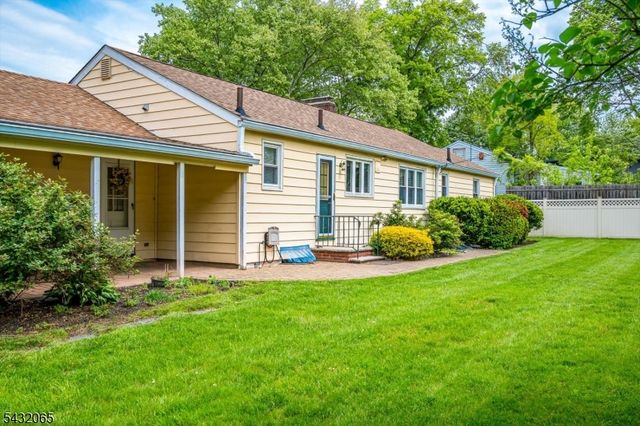 866 Crescent Dr, Rahway City, NJ 07065