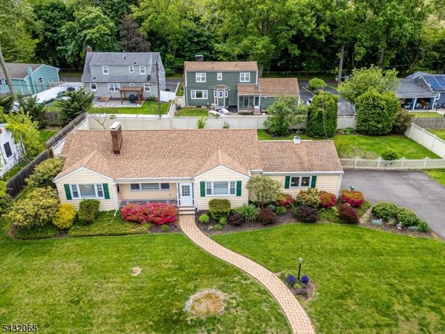 866 Crescent Dr, Rahway City, NJ 07065