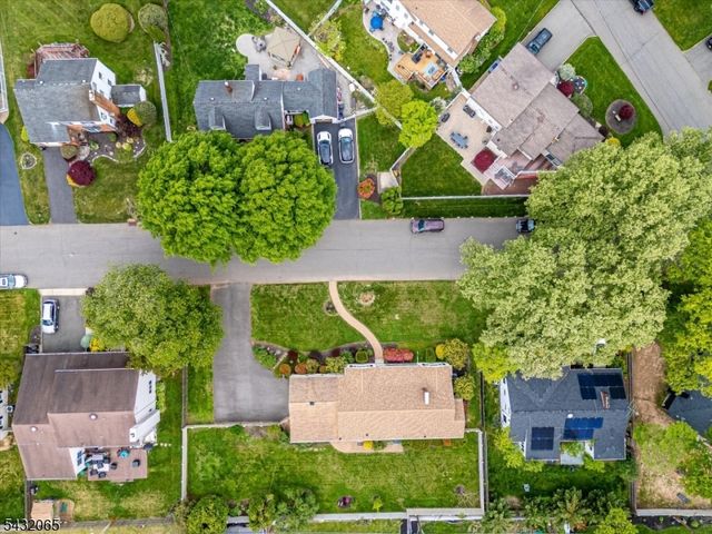 866 Crescent Dr, Rahway City, NJ 07065