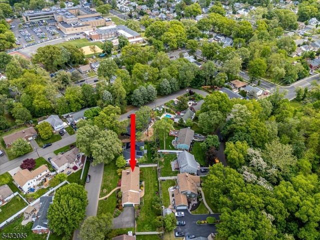 866 Crescent Dr, Rahway City, NJ 07065