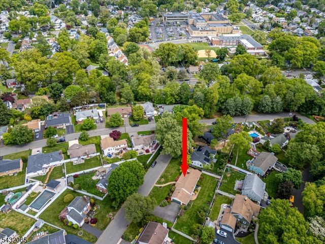 866 Crescent Dr, Rahway City, NJ 07065
