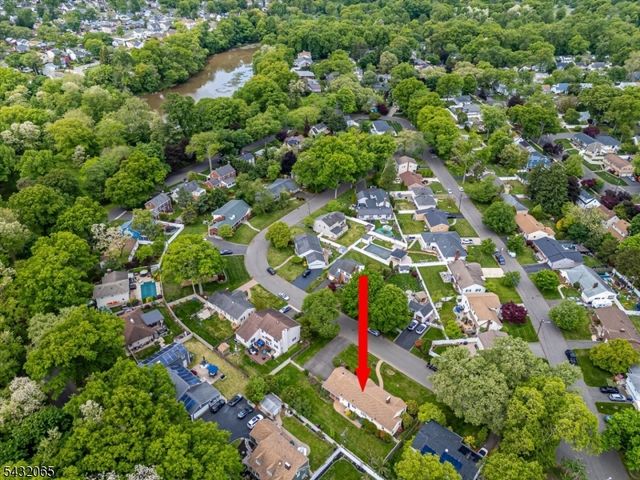 866 Crescent Dr, Rahway City, NJ 07065