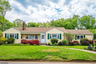 866 Crescent Dr, Rahway City, NJ 07065