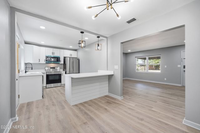 6124 WOODSIDE Drive, Jacksonville, FL 32210
