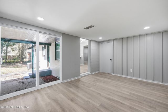 6124 WOODSIDE Drive, Jacksonville, FL 32210