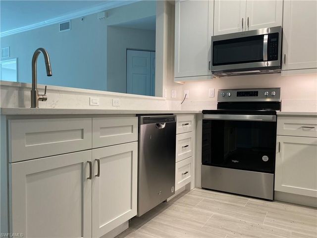 1149 Winding Pines CIR # 104, Cape Coral, FL 33909