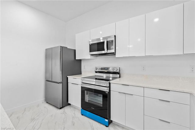 1247 Kismet PKWY W, Cape Coral, FL 33993