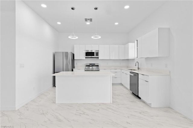 1247 Kismet PKWY W, Cape Coral, FL 33993