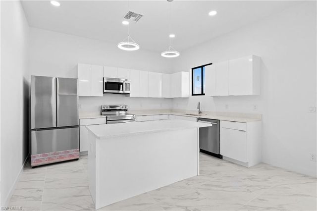 1247 Kismet PKWY W, Cape Coral, FL 33993