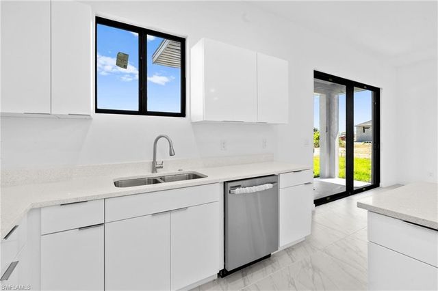 1247 Kismet PKWY W, Cape Coral, FL 33993